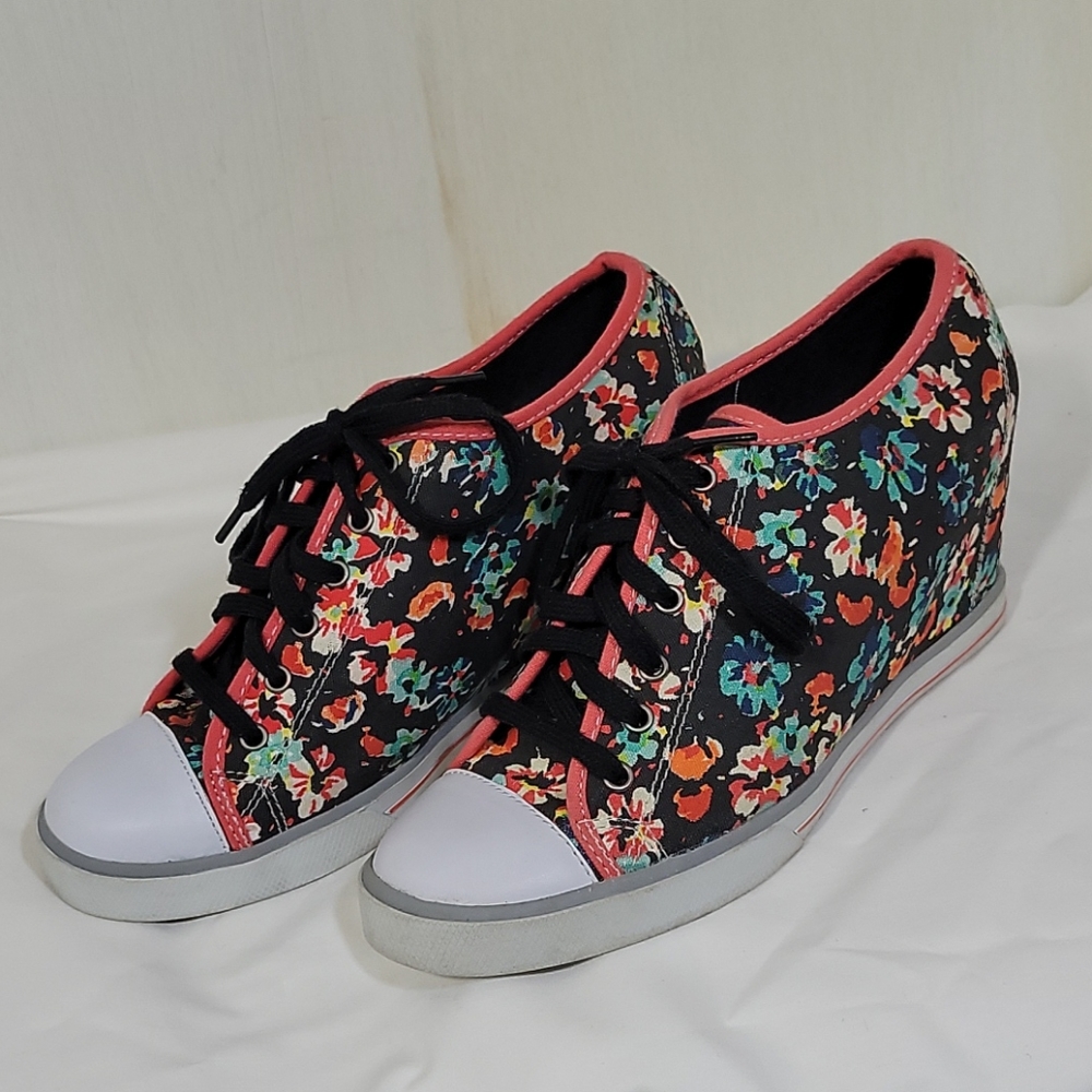 SO Floral Wedges, Size 9.5